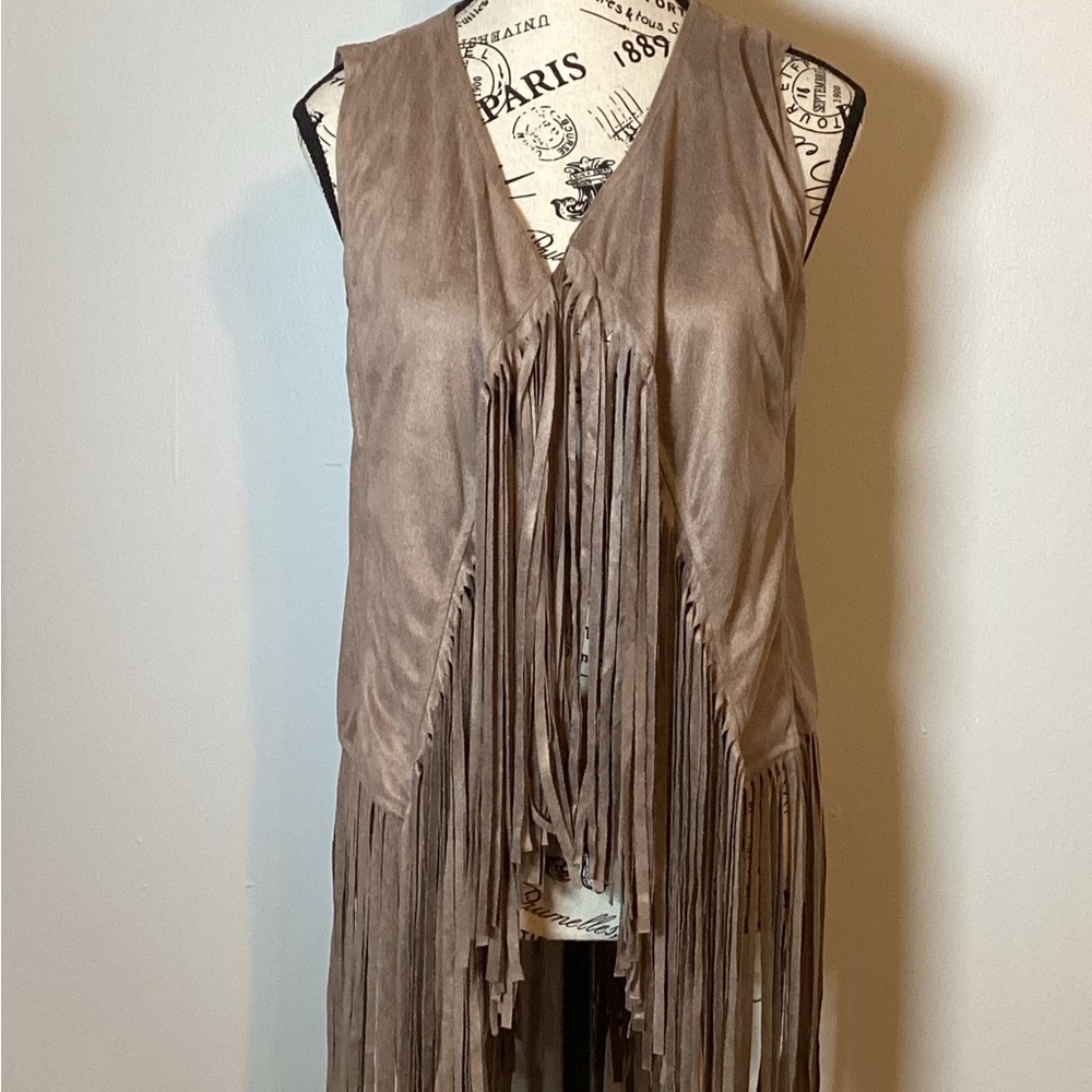 BOHO FAUX SUEDE FRINGE VEST TAUPE HIPPIE FESTIVAL SIZE LARGE BRAND NEW ☮️